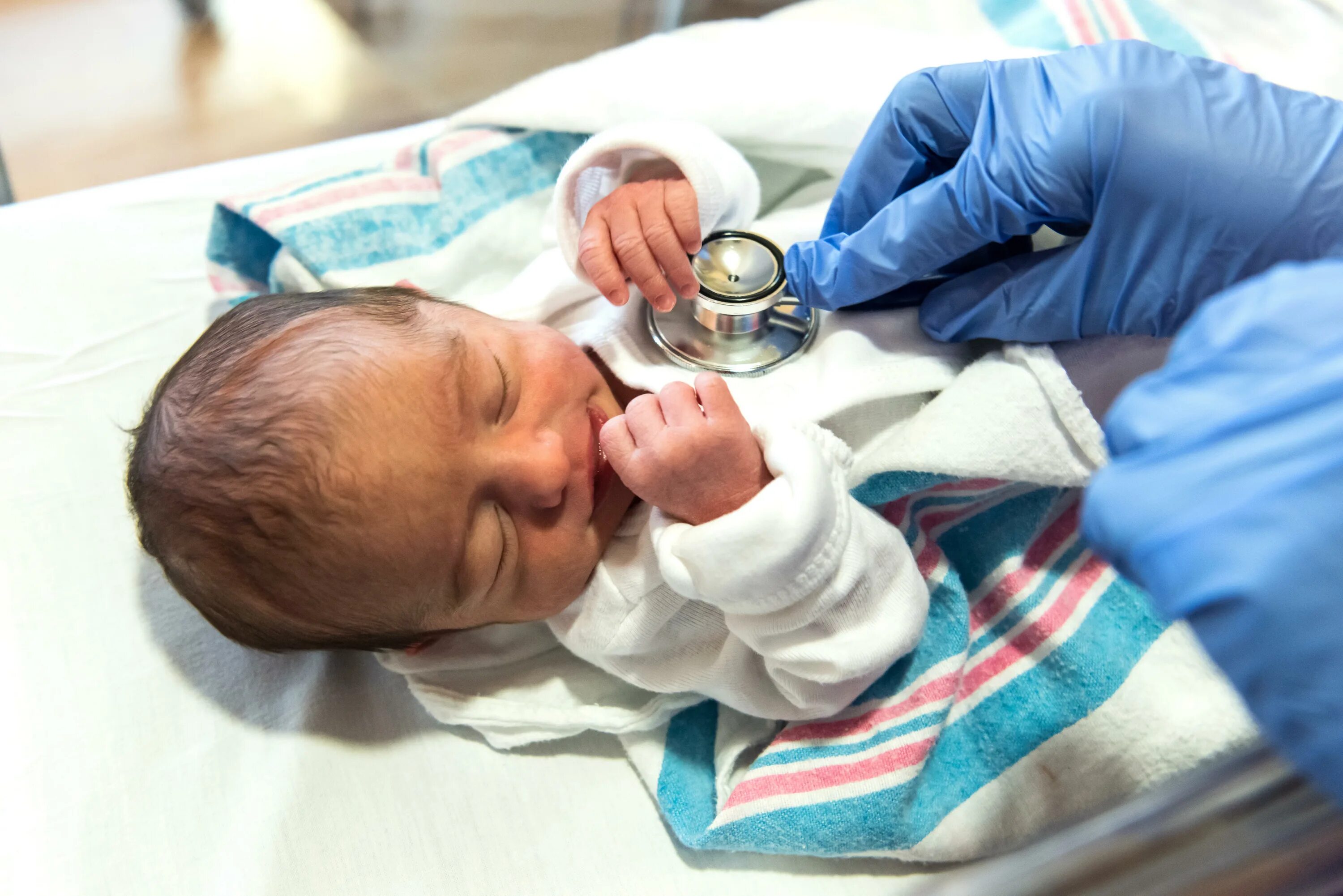 Первые врачи новорожденного. Новорожденный ребенок. Неонатология новорожденных. Новорожденные первые часы.