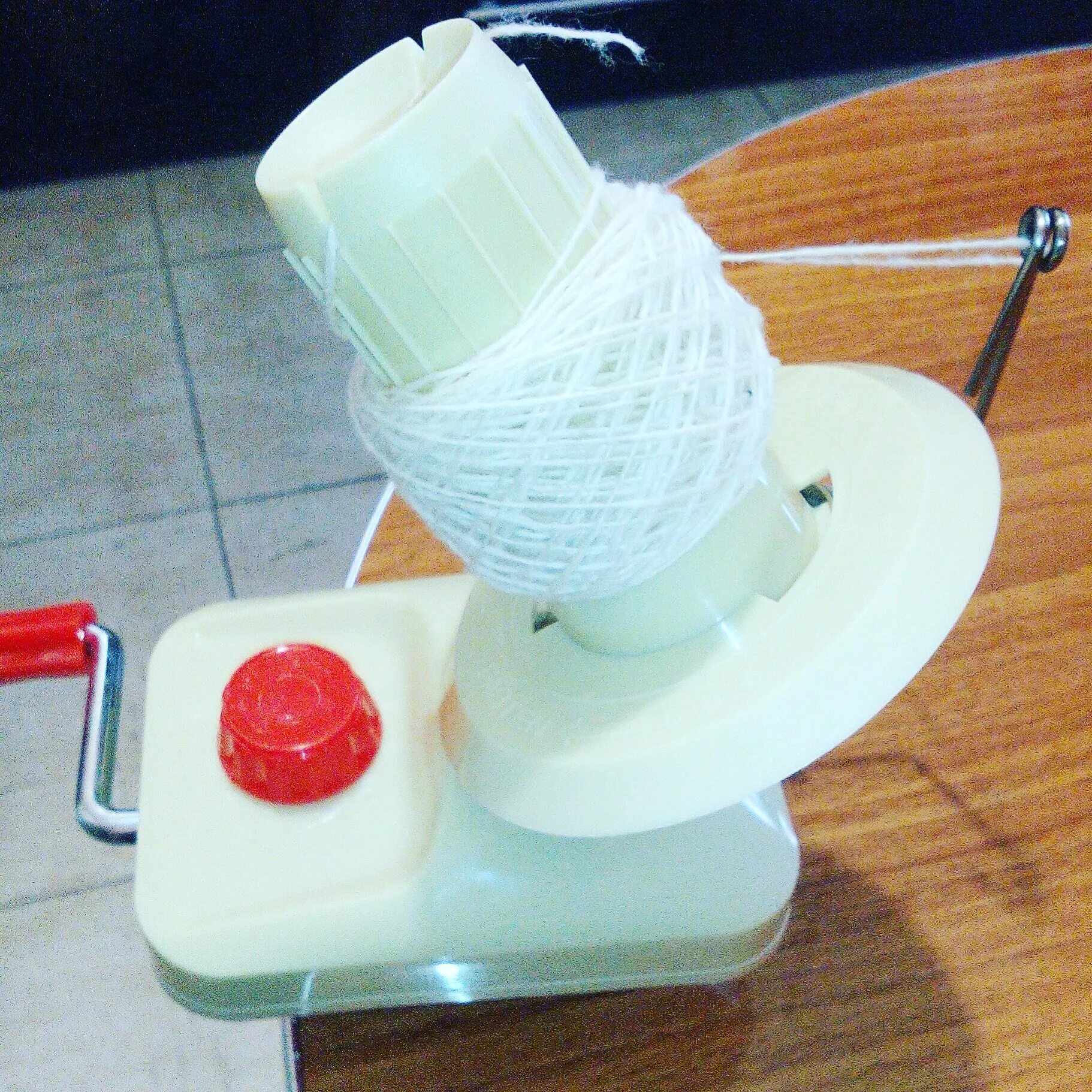 Моталка для пряжи. Моталка пряжи промышленная одноголовочная. Перемотка пряжи. Перемотка пряжи. Моталка металл ручная для перематывания пряжи.