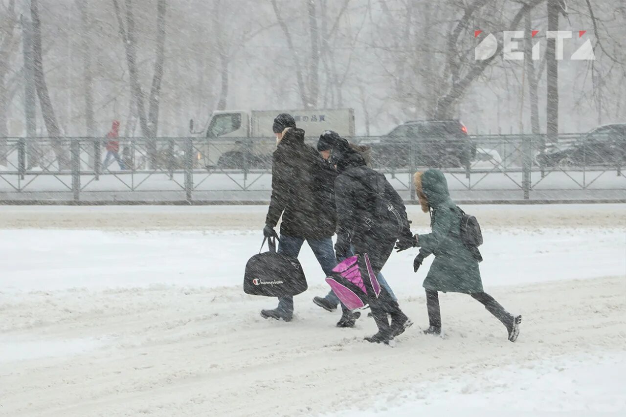 Климат в нашем городе суровый морозы начинаются. Сильный ветер. Метель. Сильный ветер метель. Снежная буря.