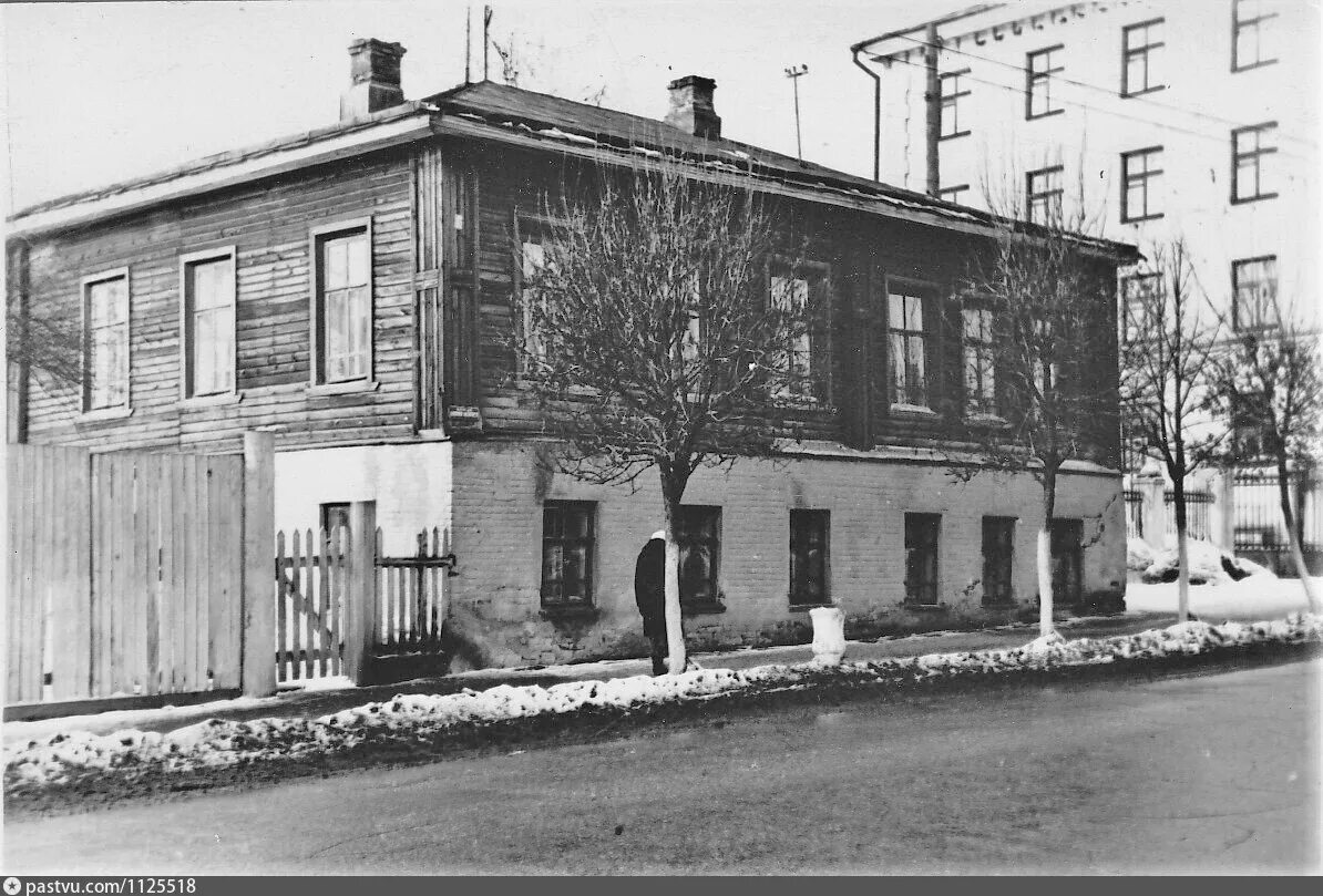Дом Крутовских в 1885. Дом 1800 года. Полукаменный дом. Дом Маркс.
