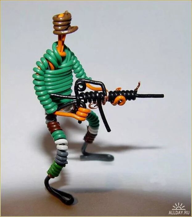 Солдат из проволоки. Дрон всу. Изделия из проволоки солдатики. Изделия из проволоки солдатики. Самодельные солдатики.