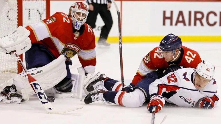 Вашингтон кэпиталз флорида. Нхл – флорида пантерз. Хоккеист нхл флорида. Пантерз вашингтон. Флорида пантерз вашингтон.