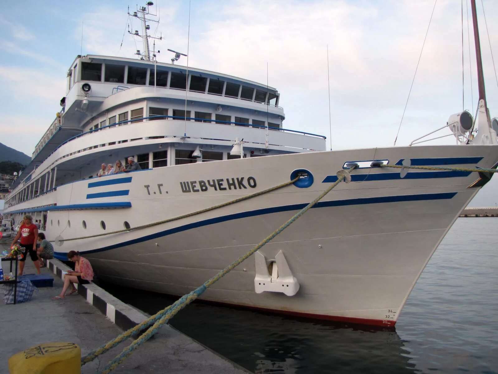 Теплоход шевченко. Теплоход шевченко. Теплоход шевченко. Теплоход т г шевченко. Шевченко теплоход, 1991.