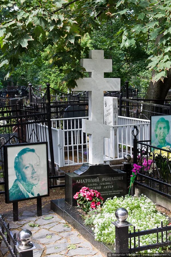Знаменитые могилы Ваганьковского кладбища. Ваганьковское кладбище могилы знаменитостей. Похороненные на Ваганьковском кладбище.