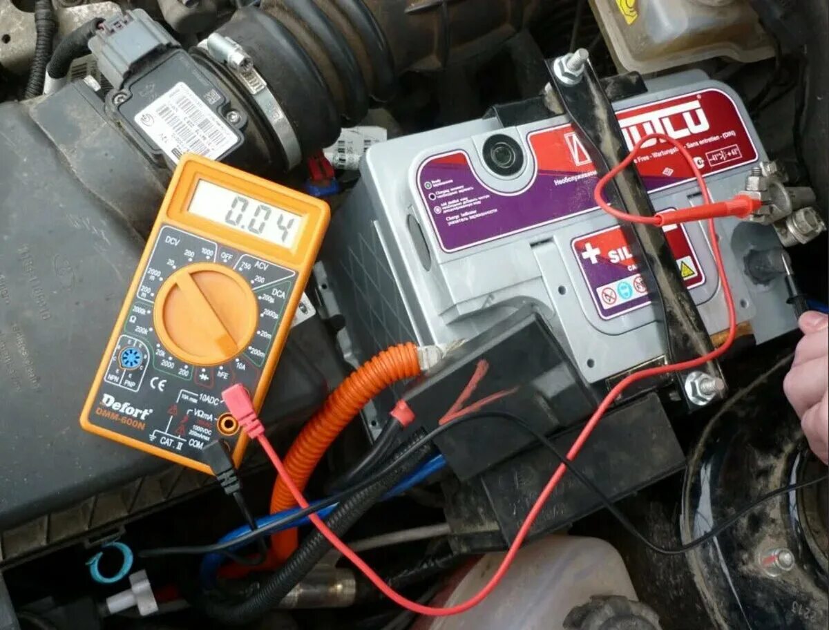 Аккумулятор ваз 2111. Ауди 80 б3 разряжается аккумулятор. Запуск автомобиля с разряженным аккумулятором. Почему заводится новый аккумулятор. Разряжается аккумулятор на автомобиле.