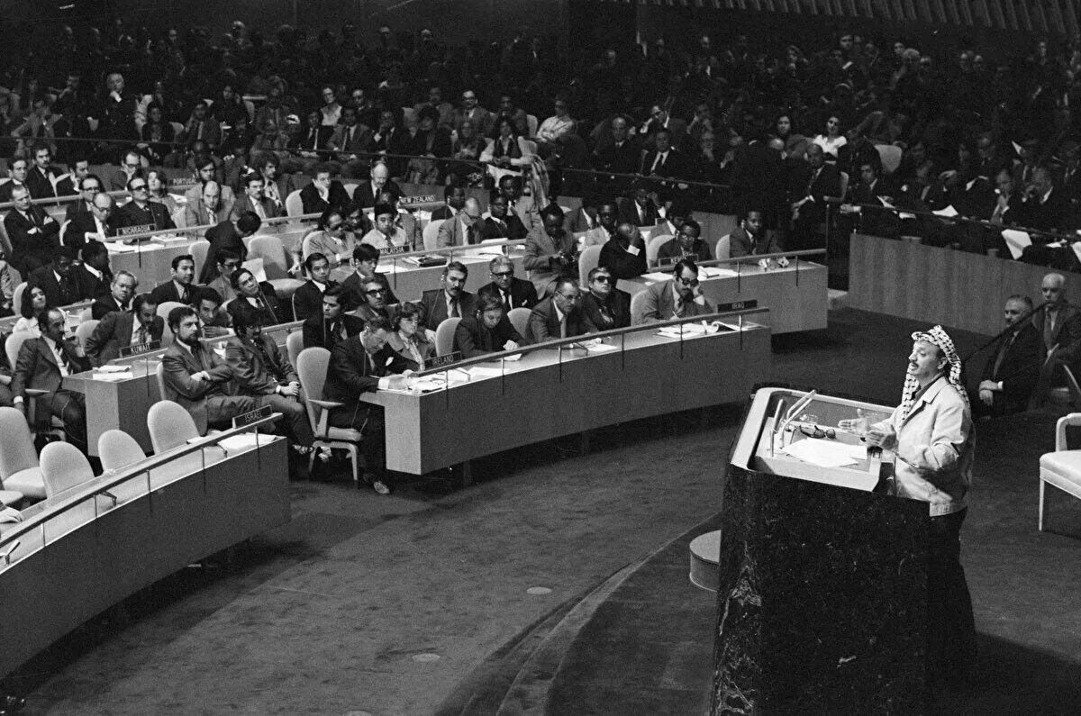 Оон 1977. Генеральная Ассамблея ООН 1974. Генассамблея ООН 1974. Генеральной Ассамблеей ООН В 1974 Г. Ясир Арафат ООН 1974 год.