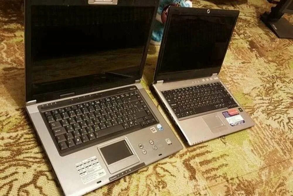 Комиссионные ноутбуки. Ломбард ноутбук. Два ноутбука. Ноутбук б/у. Ноутбук 2005 года.