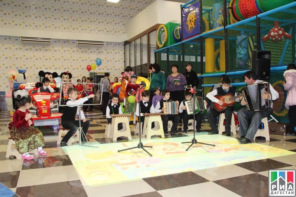 Развлекательный центр солнышко в дербенте. Детский клуб солнышко в дербенте. Развлекательный центр солнышко в дербенте. Детский клуб солнышко в дербенте фото. Солнышко дербент.