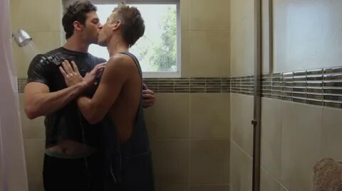 Il bacio tra Chris Salvatore e Jesse Archer si baciano in "Eating Out:...