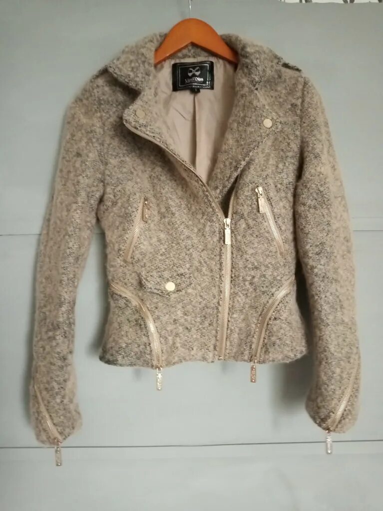 Косуха бомбер. Шерстяная косуха. Косуха из шерсти женская. Серая куртка massimo dutti. Косуха из твида h&m.