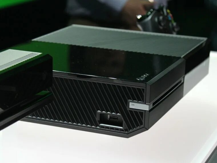 Xbox one после. Xbox one 2013. xbox one 2014. xbox one console. компьютер в корпусе xbox one s.