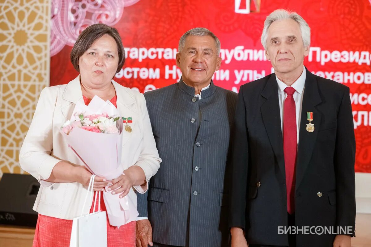 Https family tatarstan ru elections ysclid. Супруга Минниханова. Минниханов семья. Жена Минниханова Гульсина. Минниханов с женой.