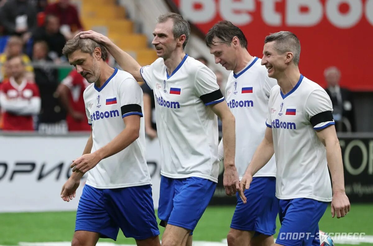 Сборная россии по футболу. Сборная легенд. Кубок легенд 2022. Сборная россии. Кубок легенд фото.