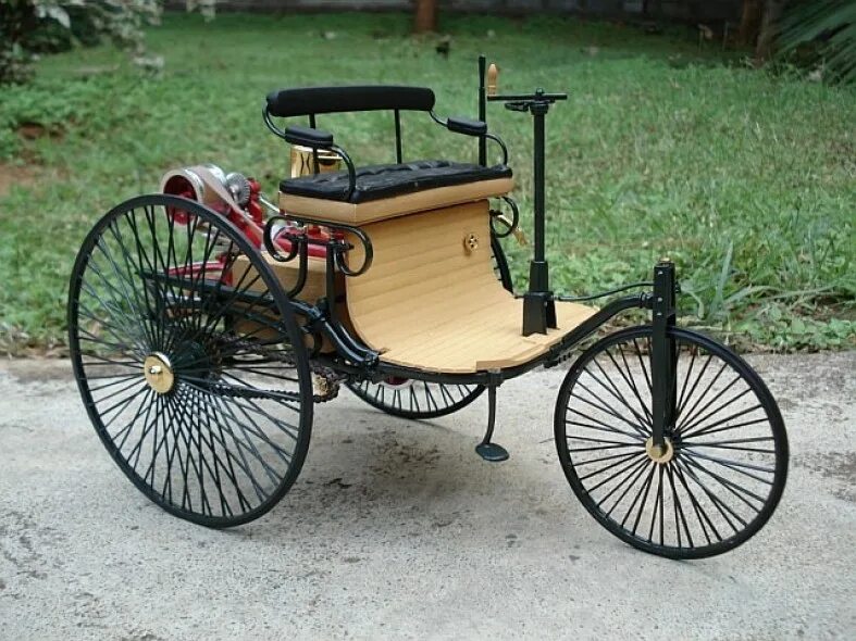 Двухместный экипаж. Benz Patent-Motorwagen 1886 двигатель. Benz Motorwagen 1886 двигатель. Benz 1886.