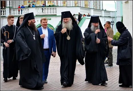 Лавра настоятель