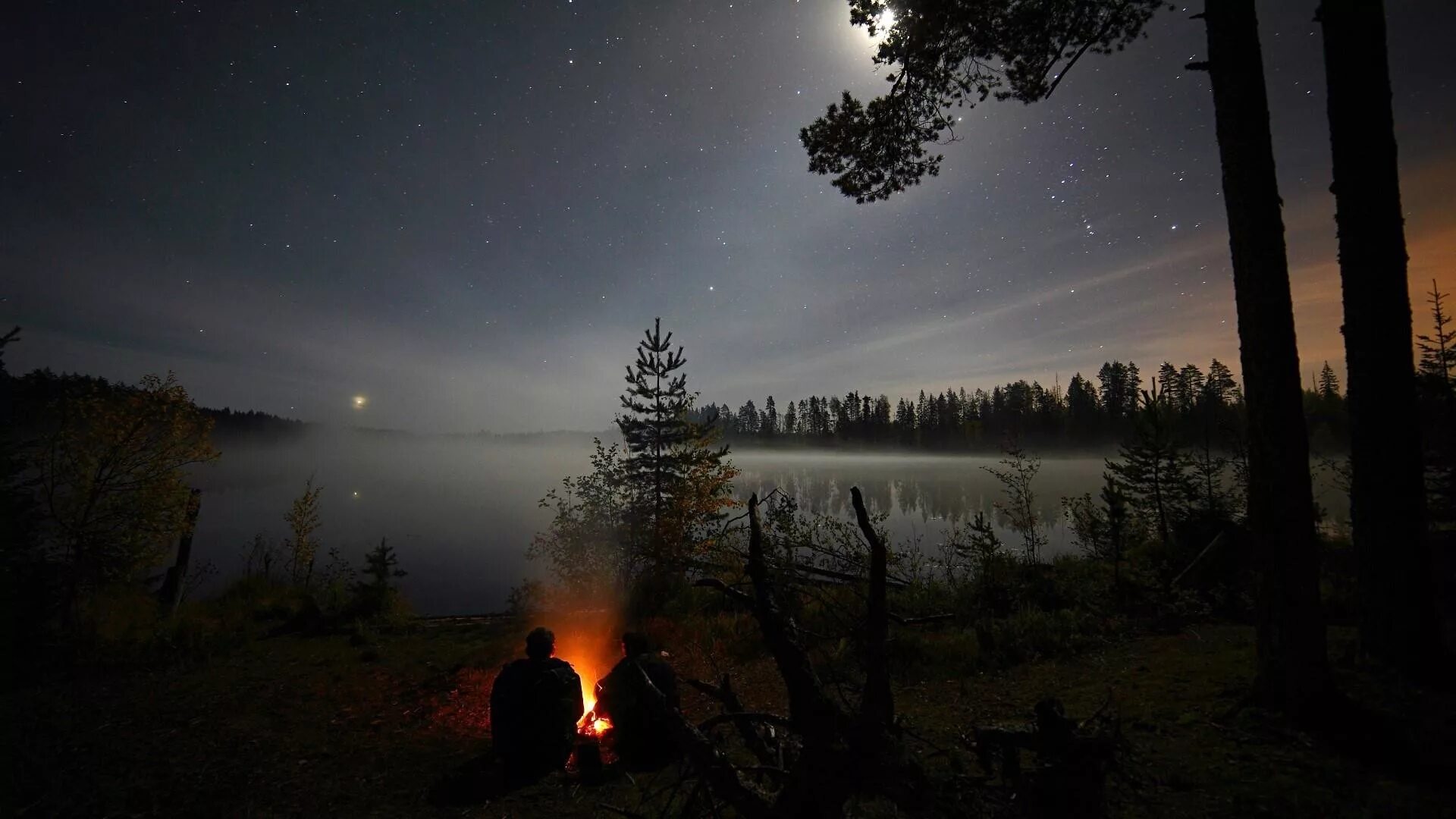 К вечеру перед самыми сумерками. Костер ночью. Природа. Костёр в лесу ночью. Костер у реки ночью.