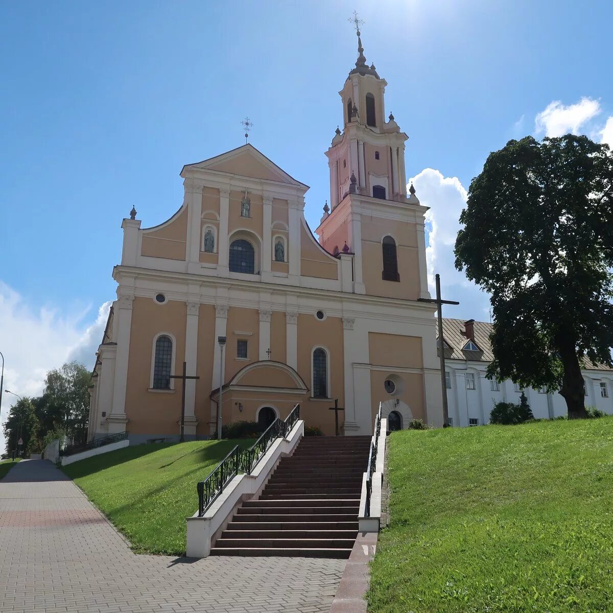 Замки белоруссии гродно. Беларусь гродненская область города. Гродненская область мирский замок. Г. Церковь святого вацлава (волковыск).