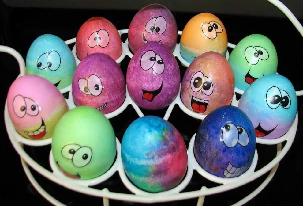Как разукрасить яйца на пасху. Яйцо Пасха. Крашеные пасхальные яйца. Необычные яйца на Пасху. Zqwf YF GFC.
