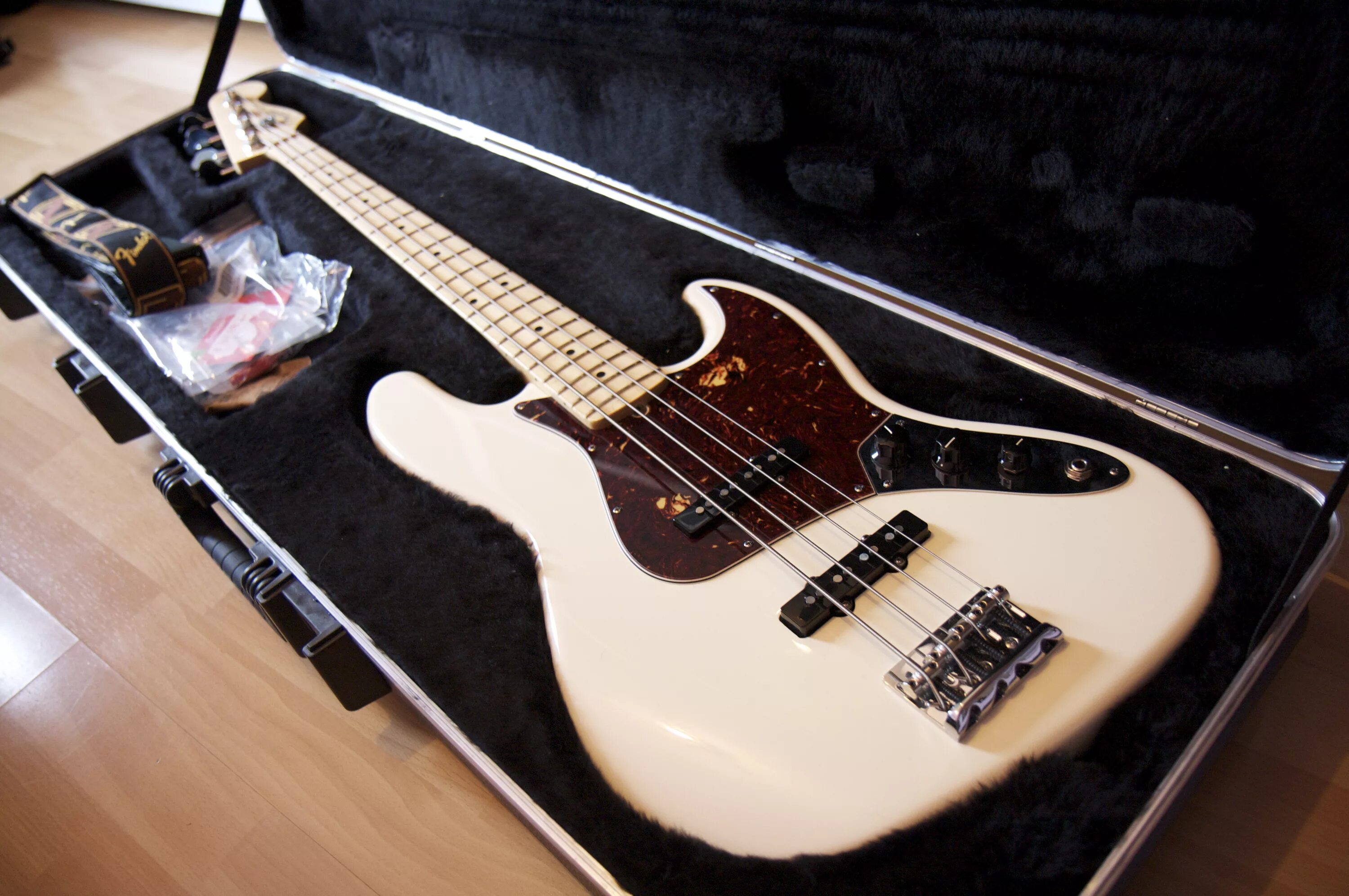 Bass 2012. Fender American Standard Jazz Bass. Fender Jazz Bass White. Fender Jazz Bass Olympic White. Fender Jazz Bass Replica natural.
