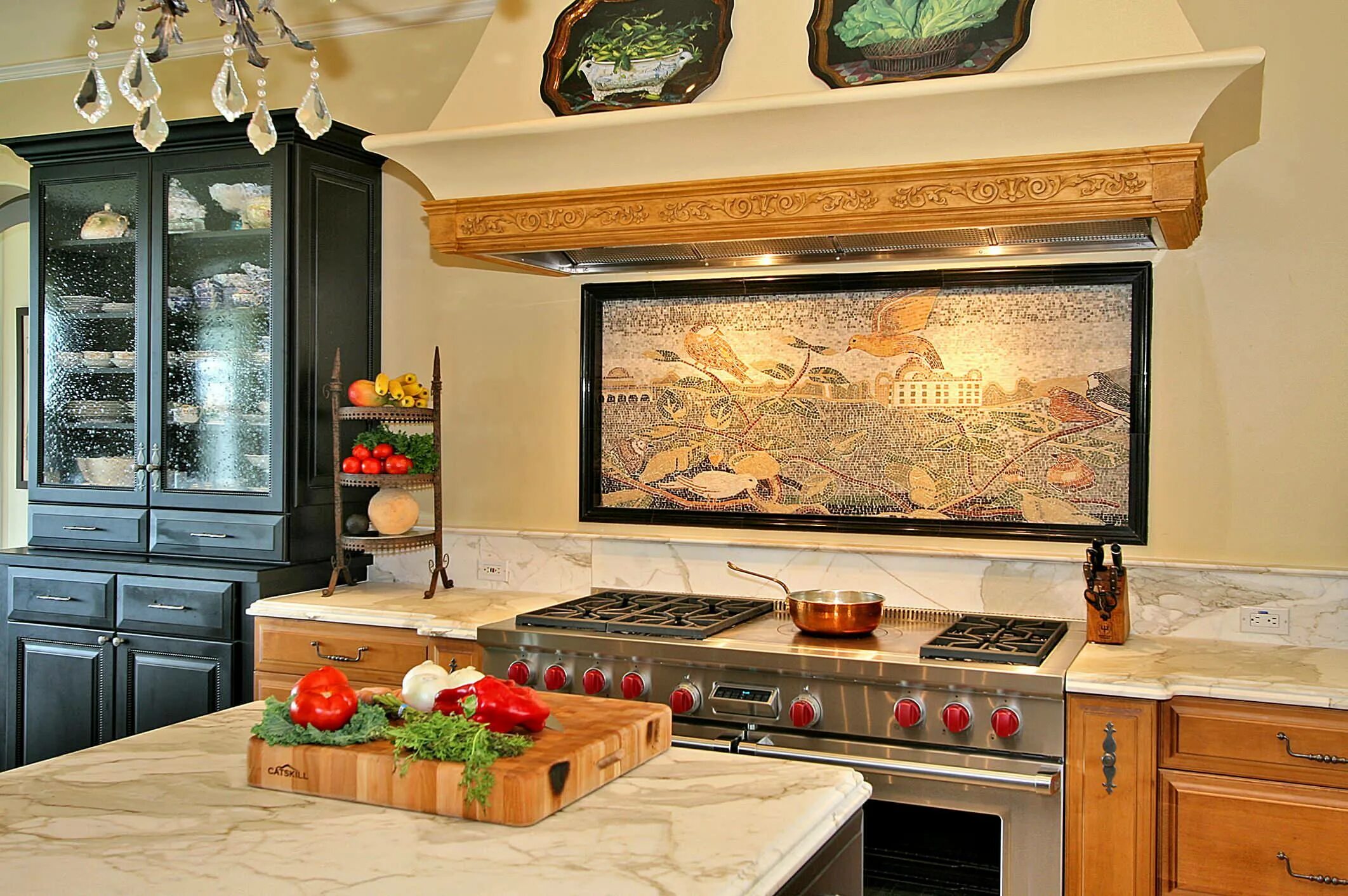 Как украсить кухонный. Декор для кухни. Красивое панно на кухню. Панно в интерьере кухни. Кухонное панно на стену.