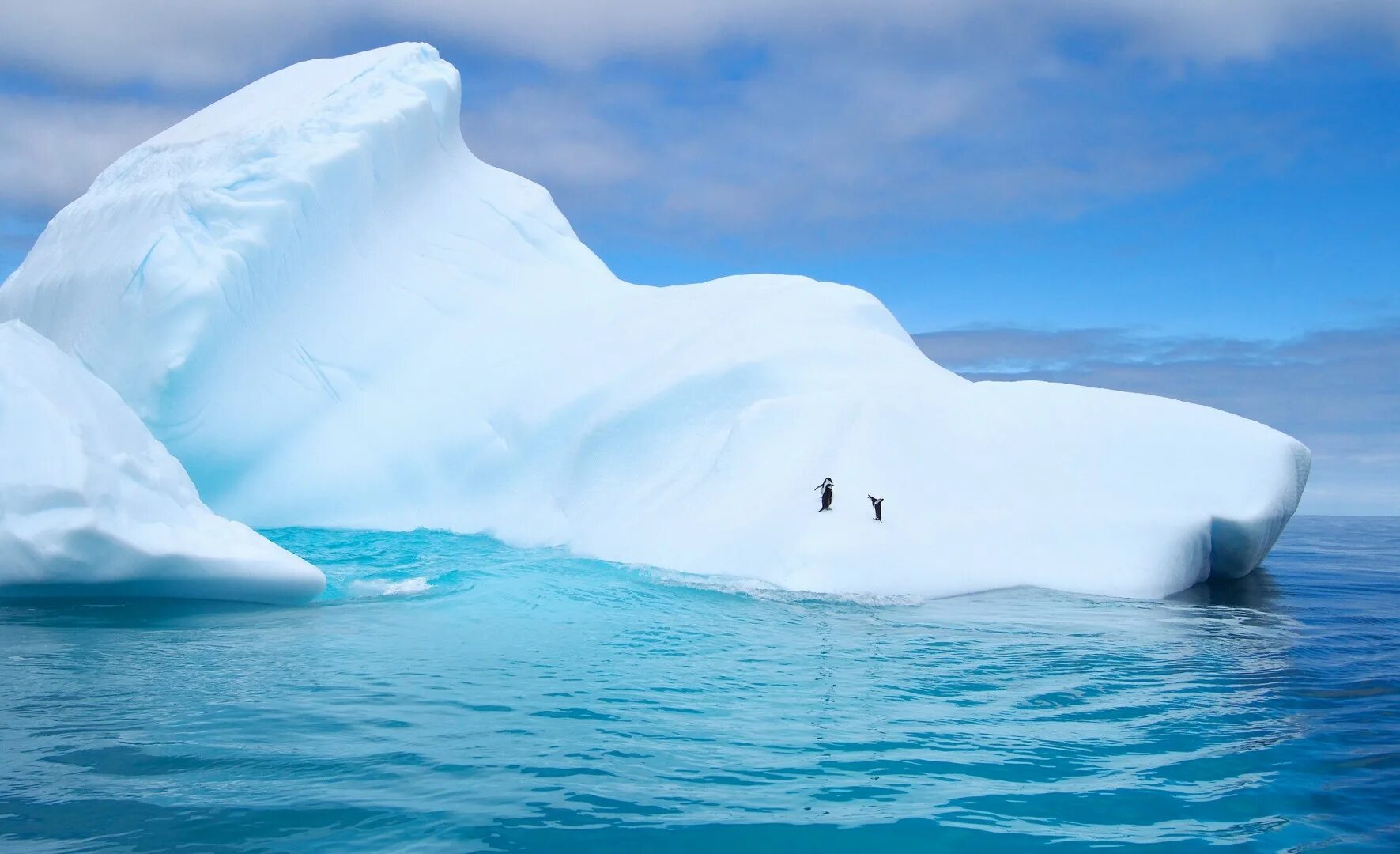 Айсберги антарктиды. Антарктика атмосферное. Холод в горах. Горы антарктиды. Ледяной покров антарктиды.