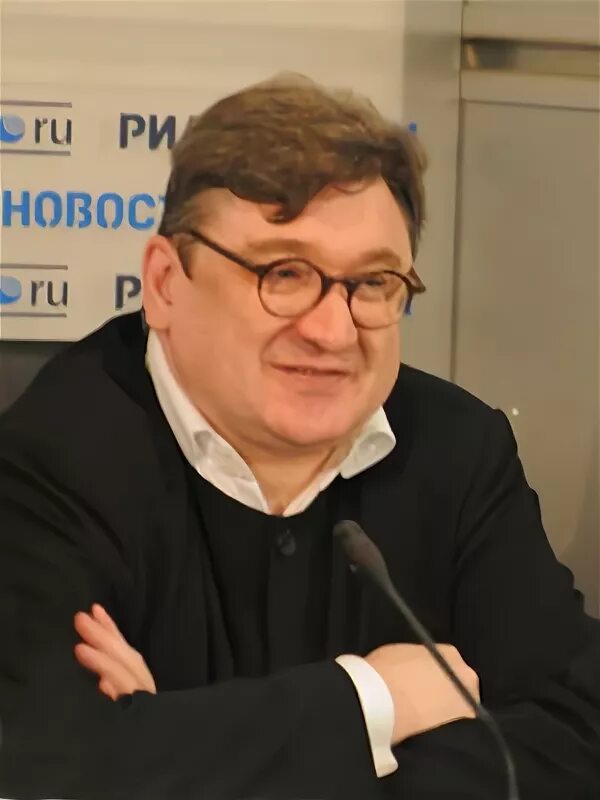 Режиссер гнеушев фото. Гнеушев. Гнеушев. Гнеушев. Гнеушев.