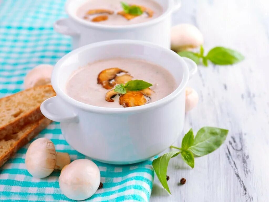 Грибной суп капучино. Сырный крем суп с грибами. Крем-суп из шампиньонов шоколадница. Грибной суп-пюре из шампиньонов. Грибной суп-пюре из шампиньонов с плавленным сыром.