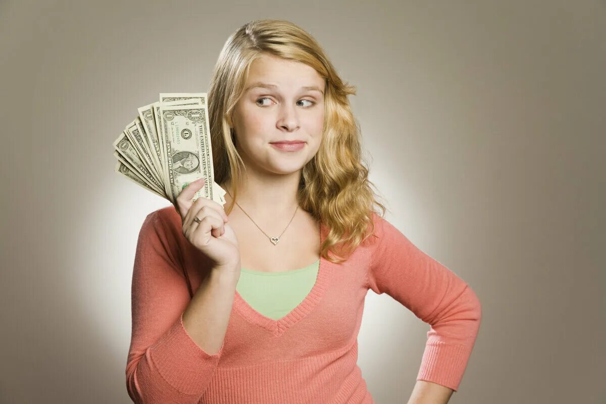 Подросток с деньгами. Карманные деньги для подростков. Девушка подросток с деньгами. Подросток зарабатывает деньги. Дам денег подростку