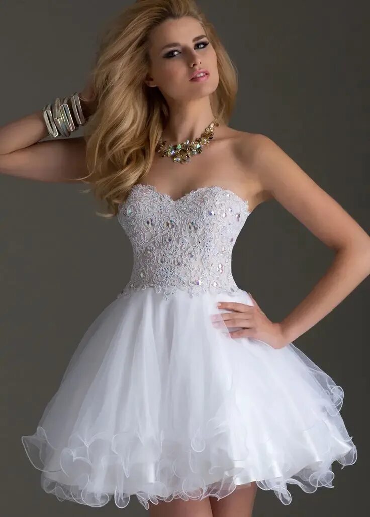 Вечернее платье короткое пышное. Девушка в платье красивая. Платье вечернее короткое. Платья на выпуск короткие. Платье на выпускной коротк.