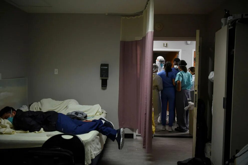 Морг госпиталя. Ковидные госпитали в США. Госпиталь США 2001. Американские больницы для бедных. В приемном покое госпиталя Америки.