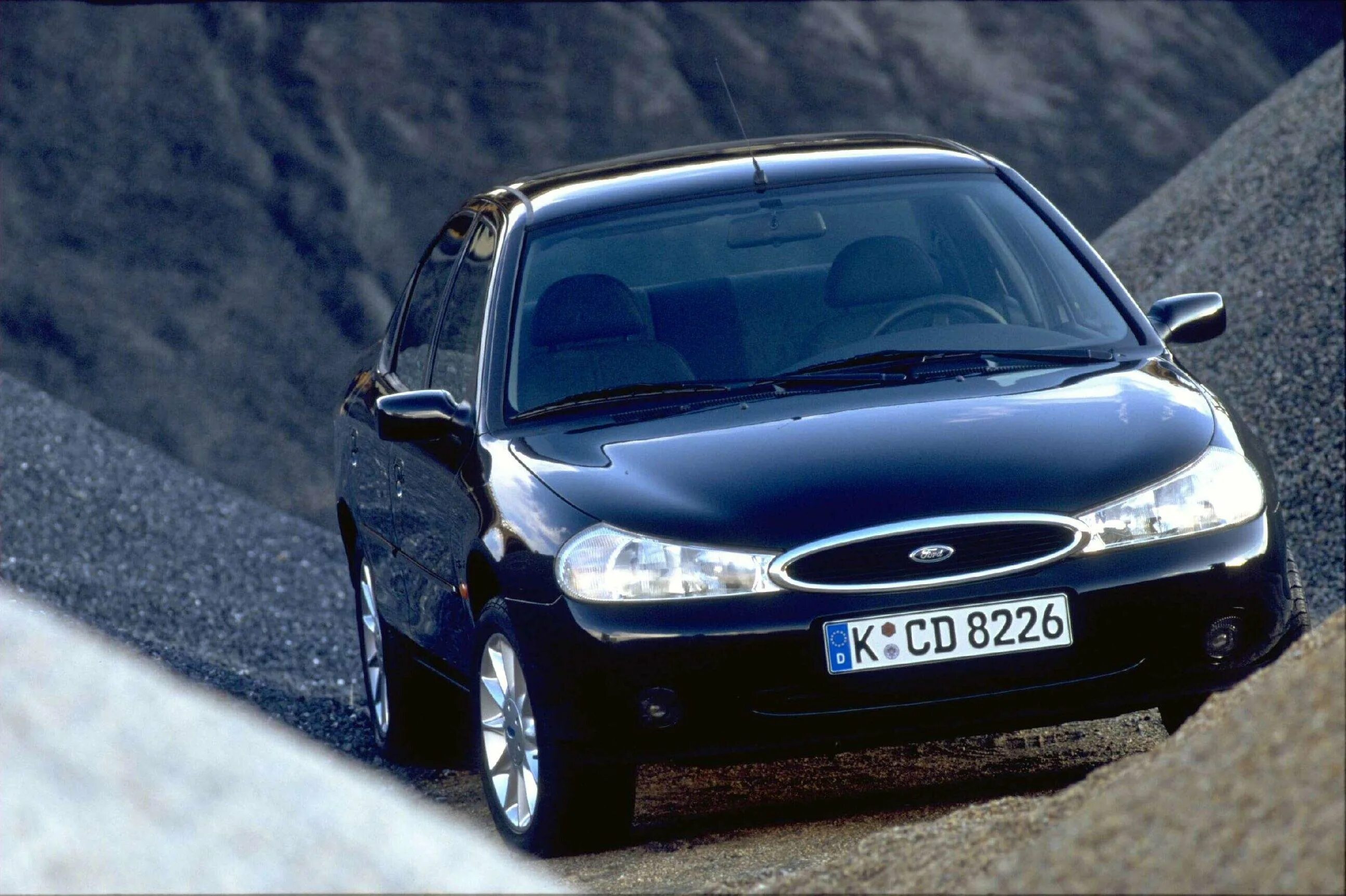 Мондео 2 поколения. Ford Mondeo 1996-2000. Ford Mondeo 2 1996. Ford Mondeo II 1996-2000. Ford Mondeo 2.