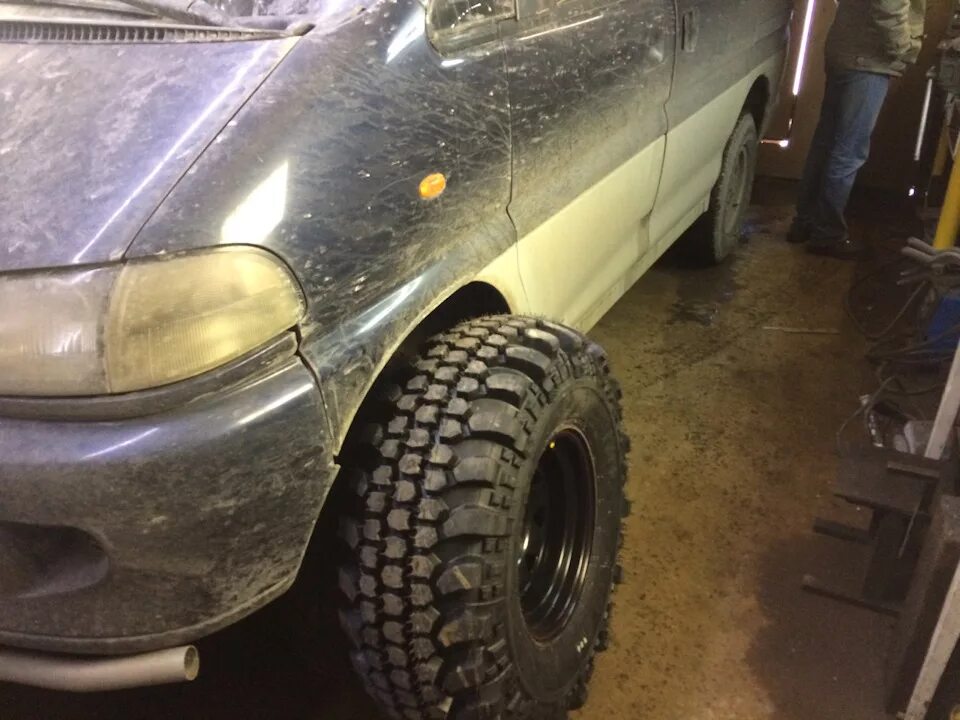 Резина на делику. Делика ж 3. Mitsubishi delica на 31х10. Колесо mitsubishi delica. Митсубиси делика на 33 колёсах.