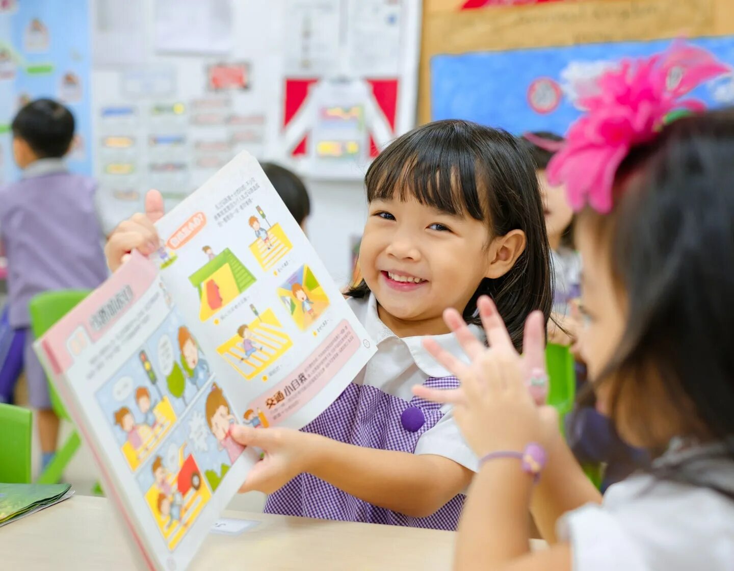 Enjoy school. Билингвальный детский сад китайский язык подделки.