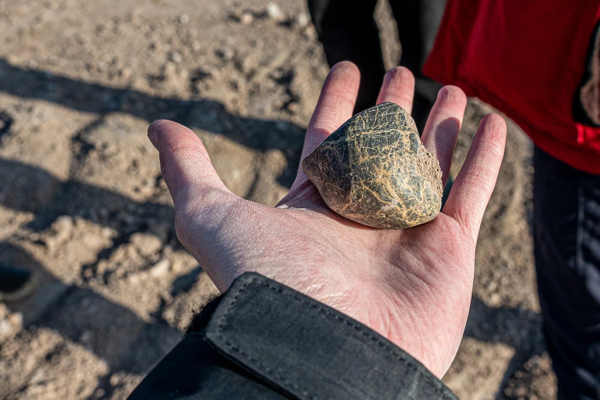 Аномальные места. После удара камнем по прозрачному. Фульгурит камень. Аномальные места. Фото от ударов камнями.