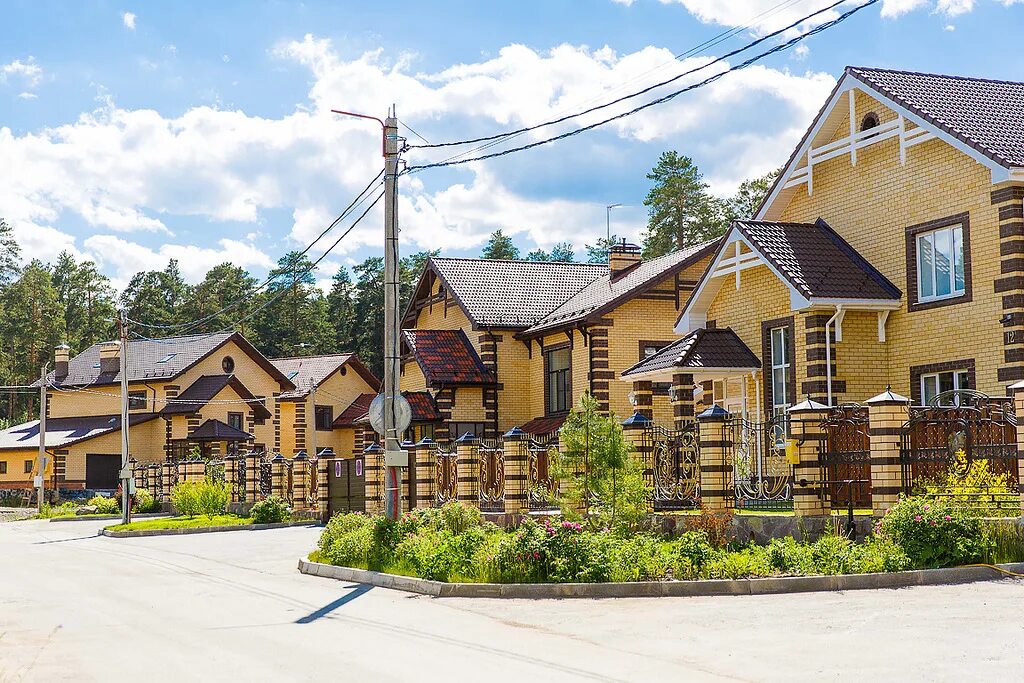 Поселок исток уралниисхоз екатеринбург. Золотой карп 2 коттеджный поселок екатеринбург. Екб деревня. Котеджный посёлок левитан. Екб деревня.