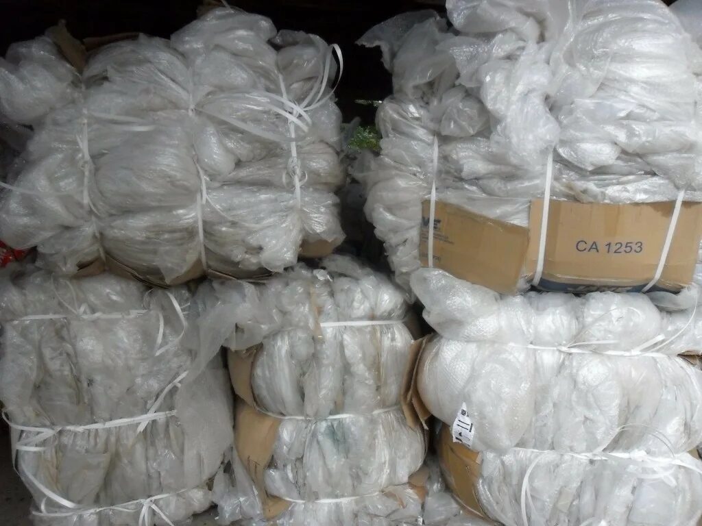 Отходы пвд стрейч. Сдать полиэтилен. Отходы пвд стрейч. Отходы пленки полиэтилена. Пленка пвд прессованная.