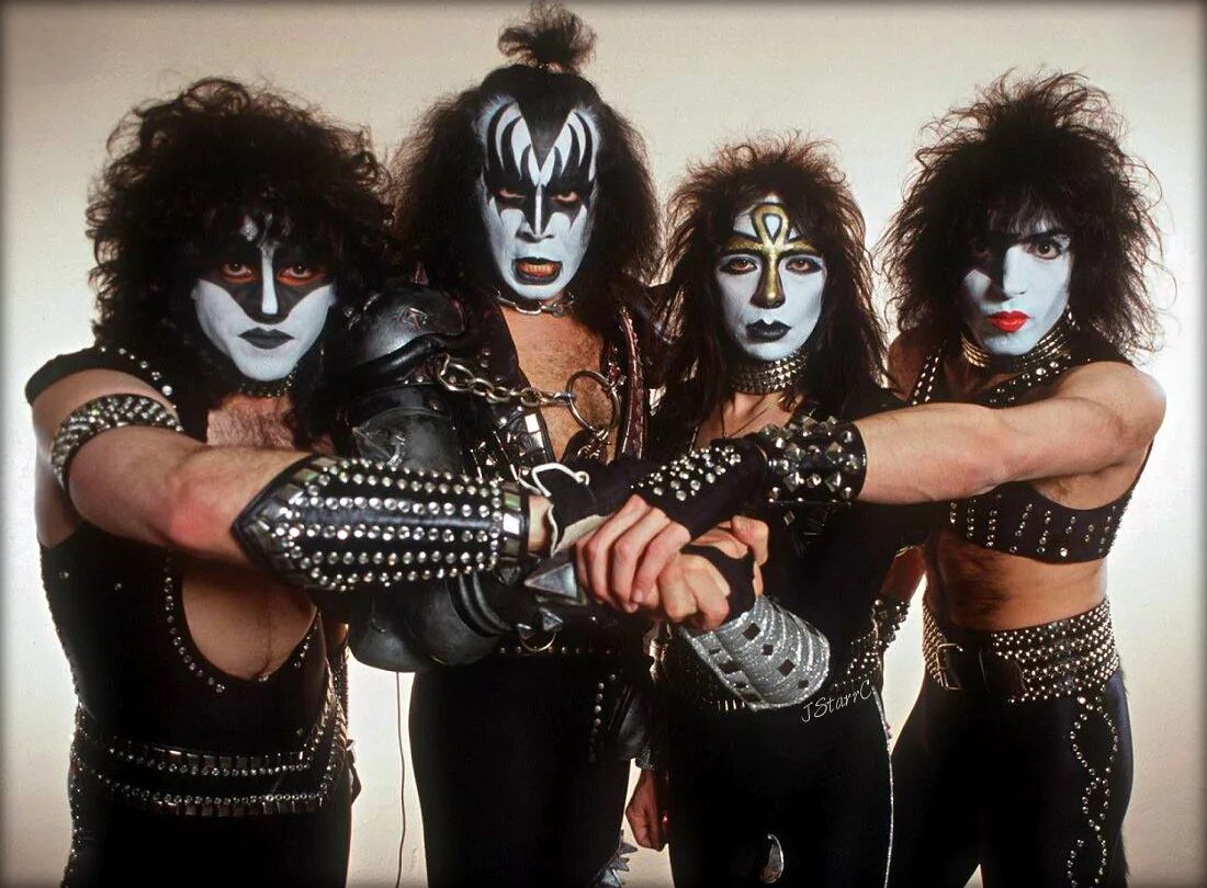 Группа кисс 2023. Группа кисс. Kiss история. Группа kiss. Группа кисс фото.