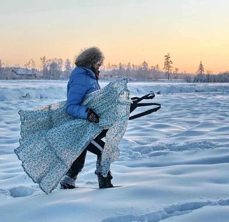 Холод зимой. Замерзшие вещи. Якутия зимой. Замерзшая одежда.