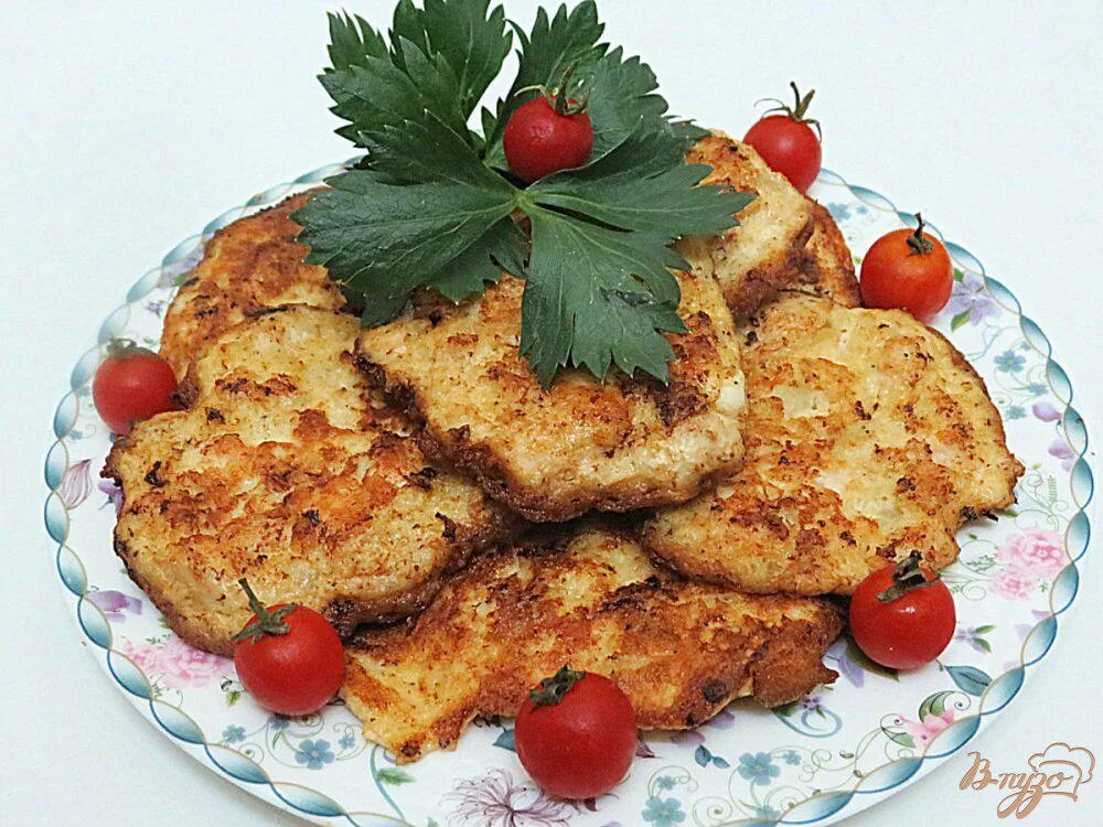 Вкусный рецепт рубленных куриных котлет. Котлеты из рубленного мяса. биточки рубленные. котлеты рубленые из куриной грудки. котлеты из рубленного куриного мяса.