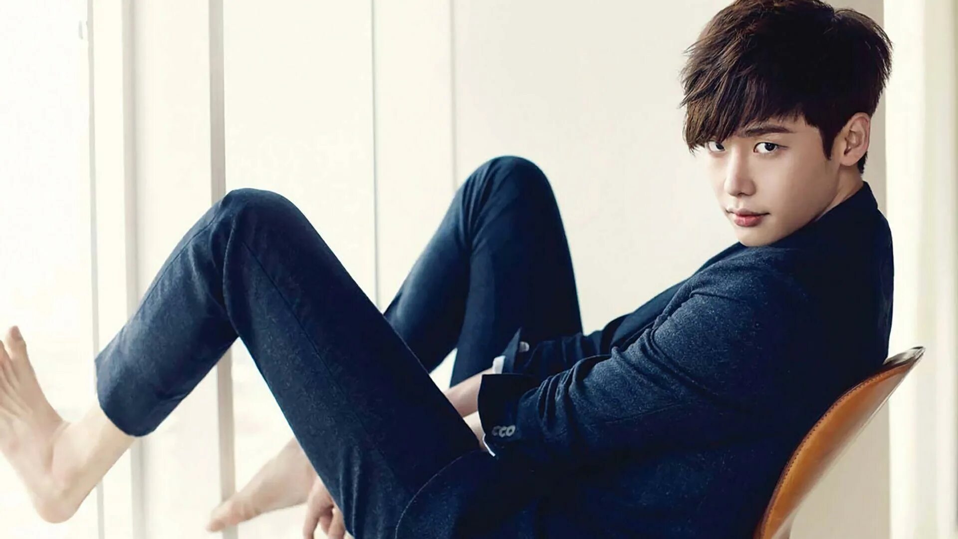 Lee jong suk. Ли Чон сок. Lee Jong Suk 2021. Ли Чон сок 2012. Ли Чон сок 2017.