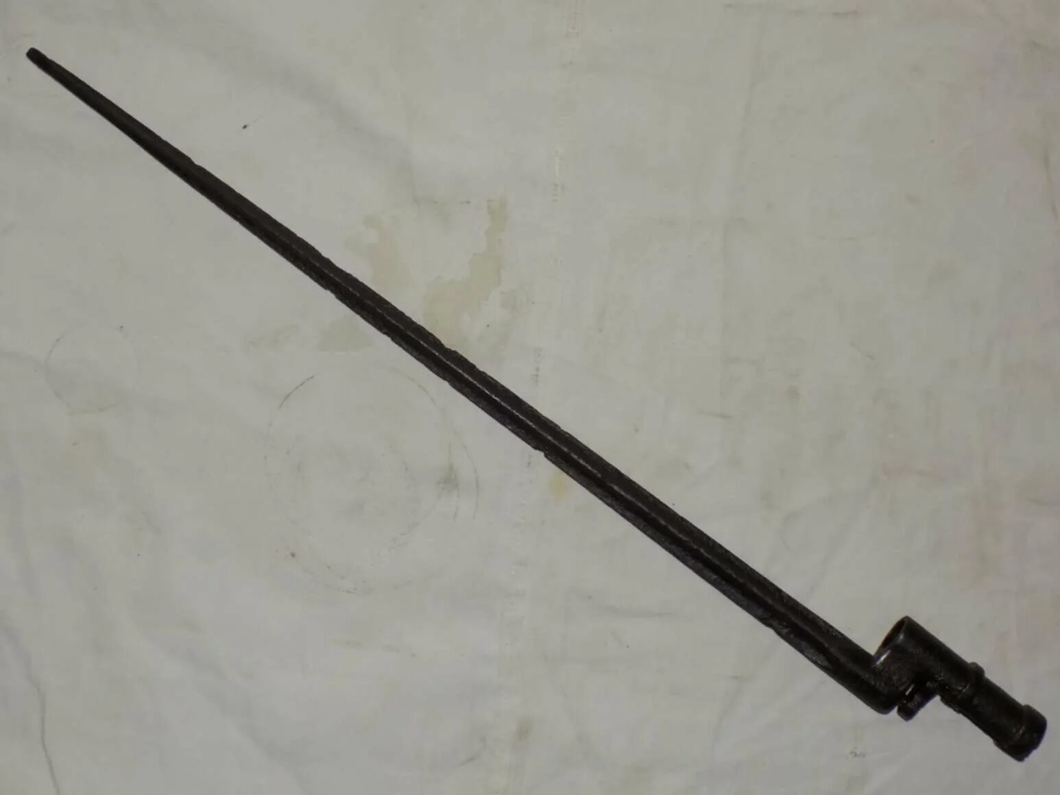 Штык винтовки мосина четырехгранный. Штык винтовки мосина четырехгранный. Штык трехлинейки мосина. Винтовка мосина с клинковым штыком. Четырехгранный штык.