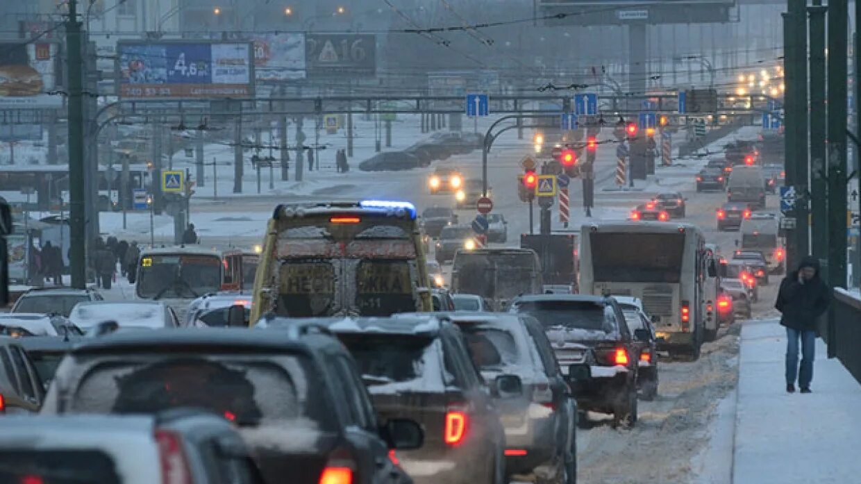 Почему сегодня пробки в москве сейчас. Пробки в Москве. Москва зима пробки. Автомобильные пробки в Москве. Пробки в Москве сейчас.