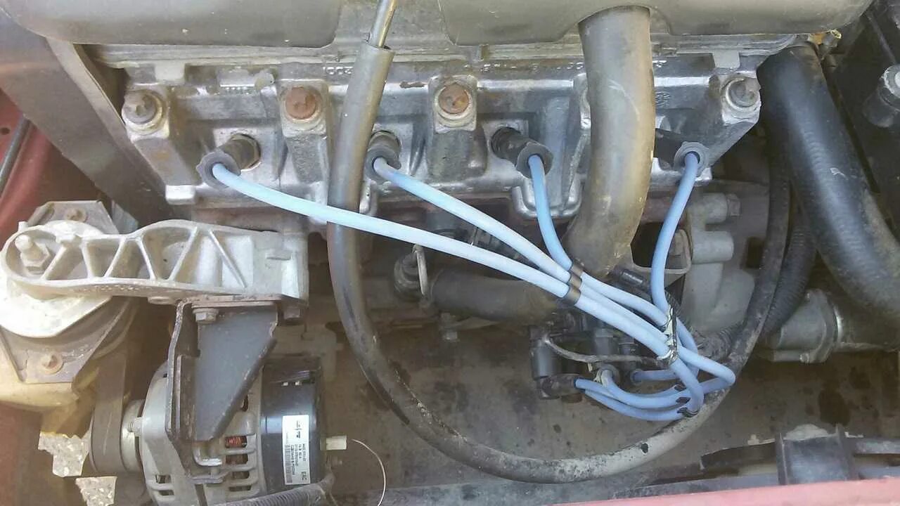 2108 провода трамблера. Расположение высоковольтных проводов 2109. Бронепроводавпз 2110 8 клоп. Ваз 2114 бронепровода 8 кл. Высоковольтные провод зажигания ваз 2109.