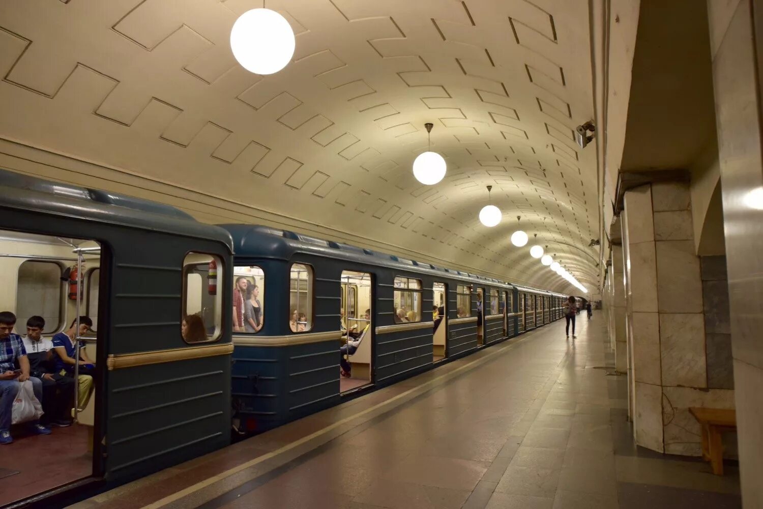 Живу в москве метро. Станция МИТРО В Москве. Станции метро Московского метрополитена. Метро фото. Метро Москвы фото.