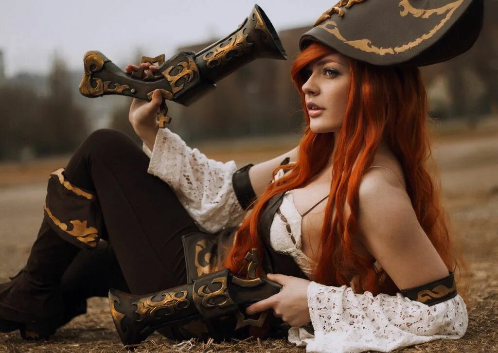 Miss Fortune Cosplay. Мисс Фортуна лига косплей. Мисс Фортуна косплей пиратка.