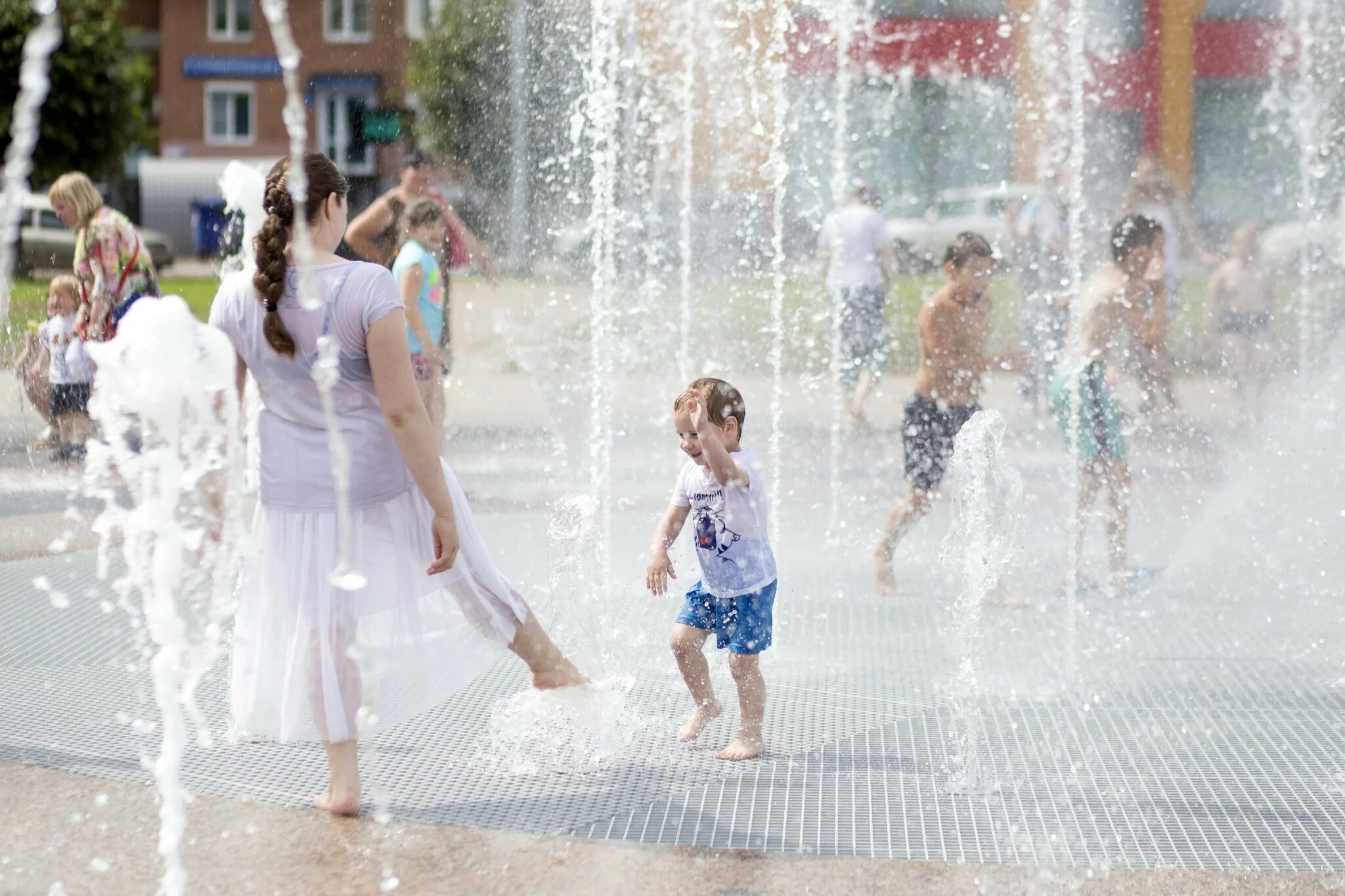 жаркий летний день. что такое россия это жаркое лето. жара в городе. какое лето будет самым жарким. москва лето жара.