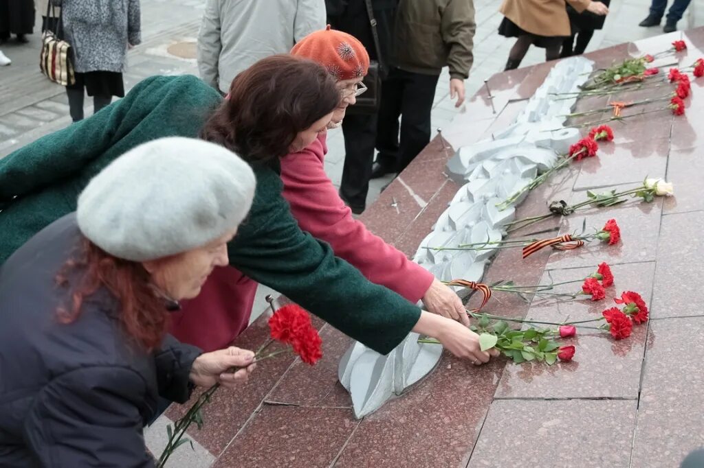 Митинг памяти в Санкт Петербурге. Вечный огонь против терроризма. Терроризм в Череповце.