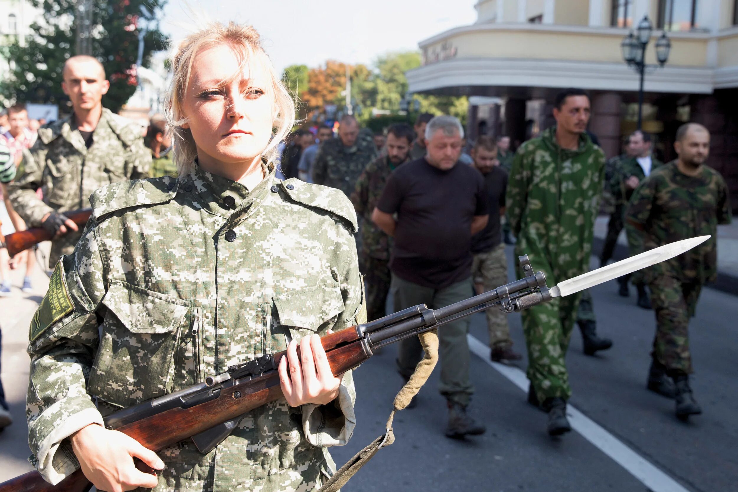 Парад пленных в донецке. Донецк 24 августа 2014 парад пленных. Донецк 24 августа 2014 парад пленных. Пленный 2014. Донецк 24 августа 2014 парад пленных.