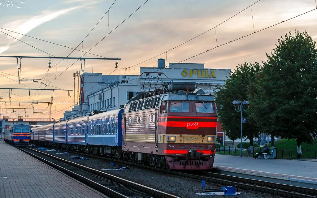 Брест новосибирск. Вокзал Минска чс4т. ЧС 4 Орша. Чс4 на станции Минск пассажирский. Орша-Центральная электрички.