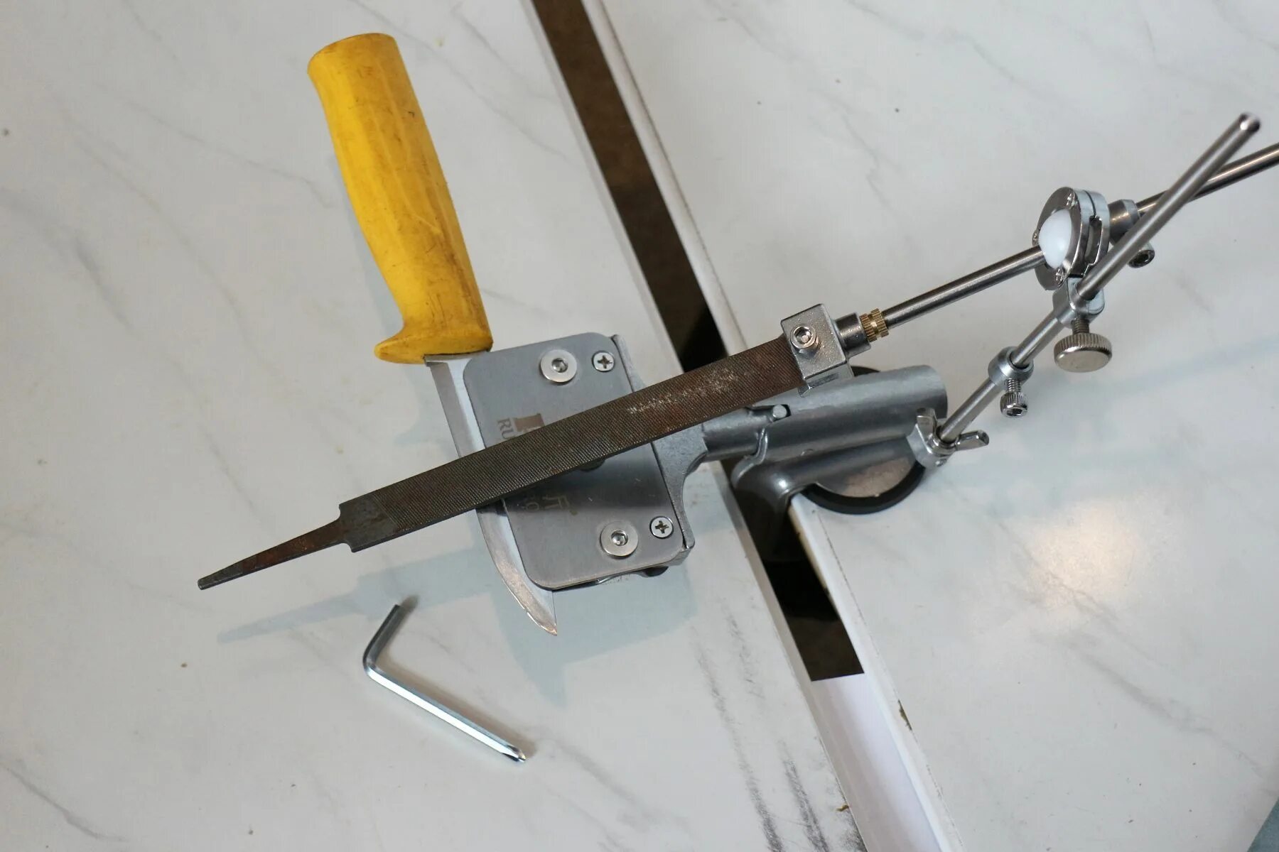 Ruixin pro rx 009 инструкция на русском. Точилка для ножей Ruixin Pro RX-008. Ножеточка Ruixin Pro RX-009. Подставка для точилки Ruixin Pro RX-008. Ruixin Pro Knife Sharpener инструкция.